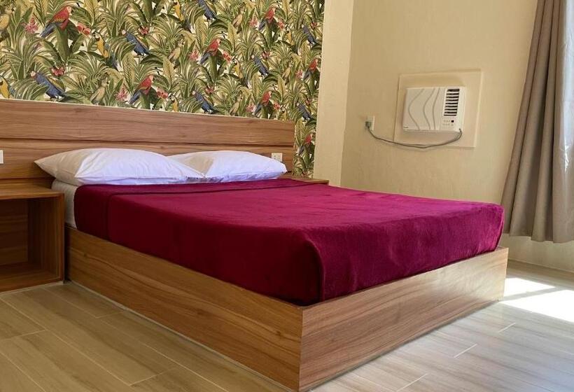 اتاق لوکس, Red Knight Gardens