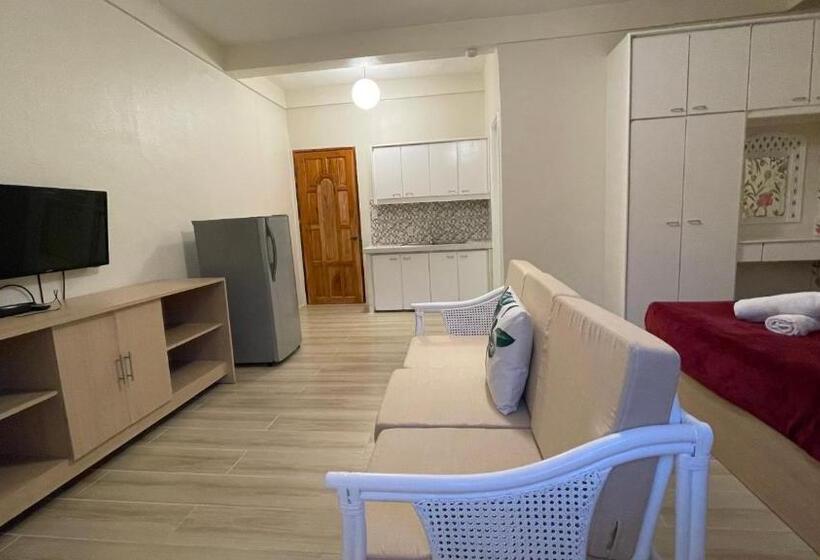 استودیوی استاندارد, Red Knight Gardens