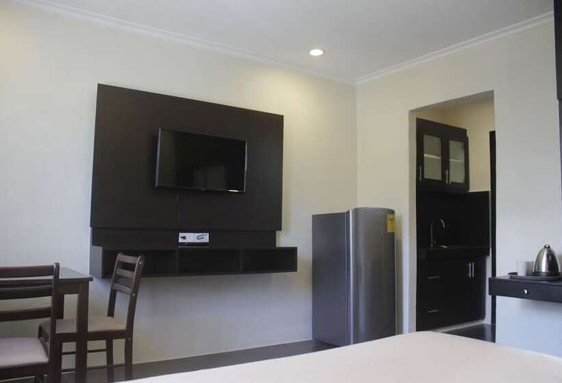 استودیوی سوپریور, Red Knight Gardens