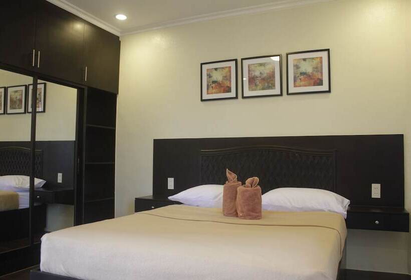 استودیوی سوپریور, Red Knight Gardens