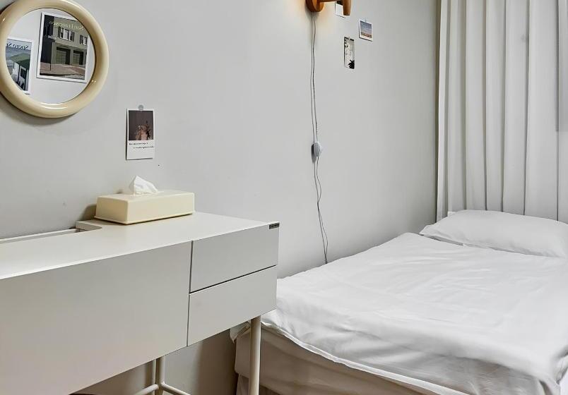 デラックスルーム, Ssh Icon Hostel