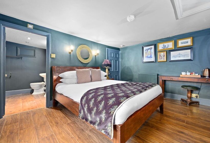 Номер Superior, The Fat Badger