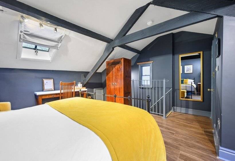 Номер Deluxe, The Fat Badger