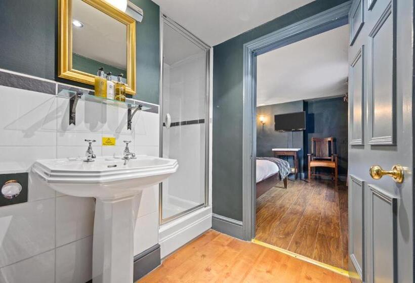 Номер Superior, The Fat Badger