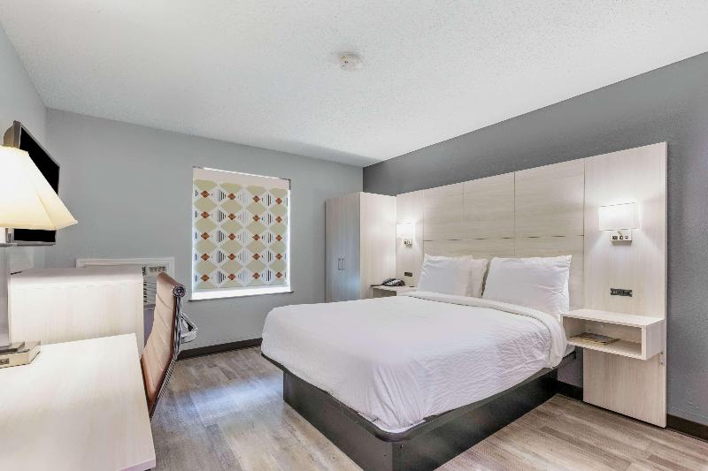 Номер Superior, The Fat Badger