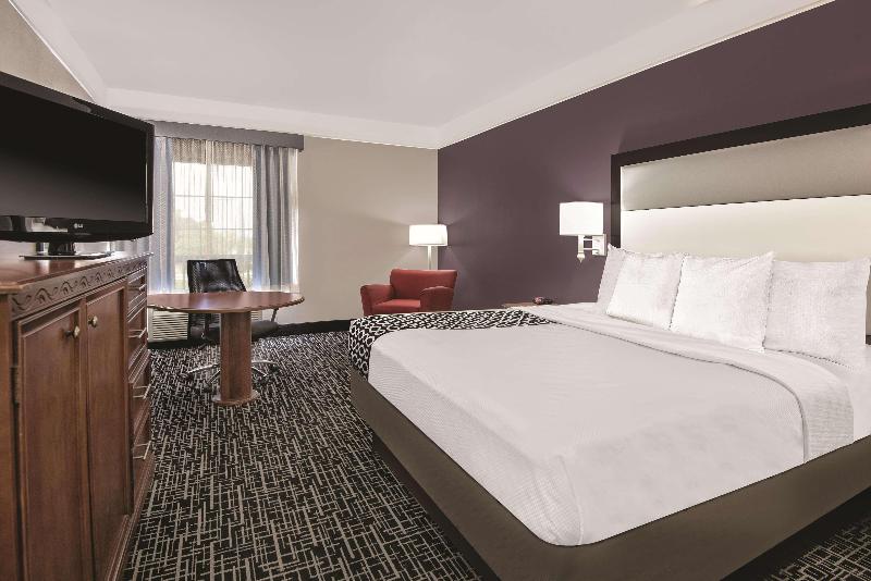 Номер Superior, The Fat Badger