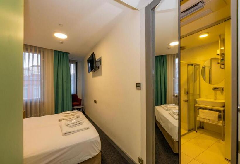 اتاق خانوادگی تودرتو, Taksim Hotel V Plus