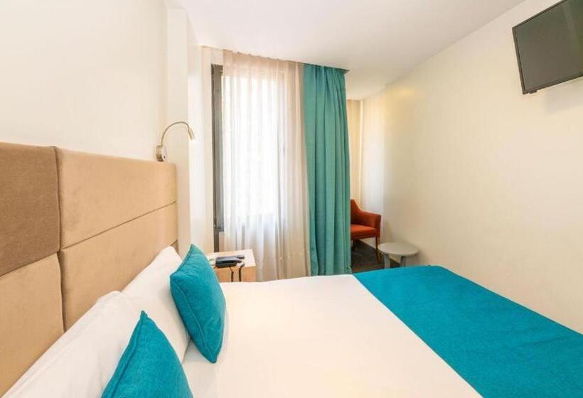 اتاق خانوادگی تودرتو, Taksim Hotel V Plus