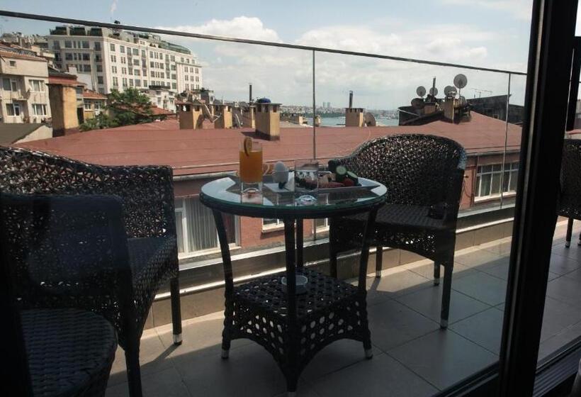 اتاق لوکس با بالکن و چشم‌انداز دریا, Taksim Hotel V Plus