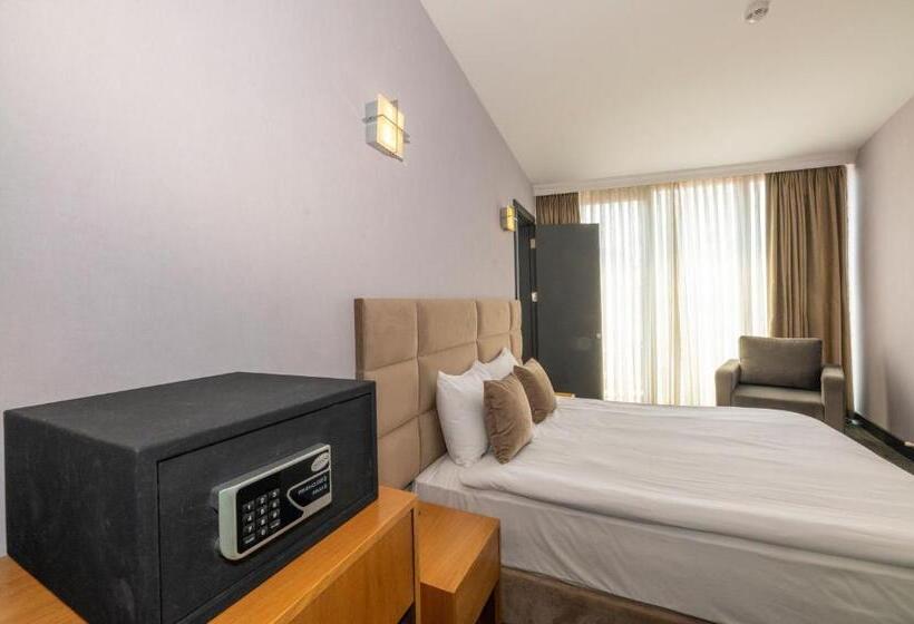 اتاق لوکس با بالکن و چشم‌انداز دریا, Taksim Hotel V Plus