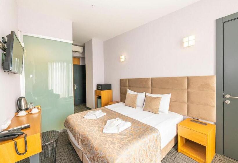اتاق لوکس با بالکن و چشم‌انداز دریا, Taksim Hotel V Plus