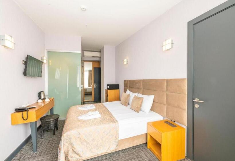 اتاق خانوادگی با چشم‌انداز دریا, Taksim Hotel V Plus