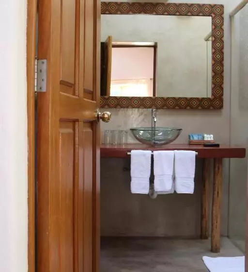 اتاق لوکس سه تخته, Villa Urubamba