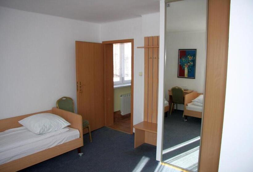 标准三人间, Kompleks Hotelowy Logos