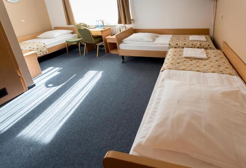 标准三人间, Kompleks Hotelowy Logos