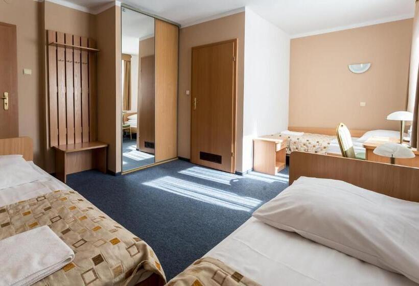 标准三人间, Kompleks Hotelowy Logos