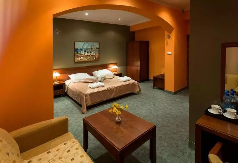 デラックスルーム, Kompleks Hotelowy Logos