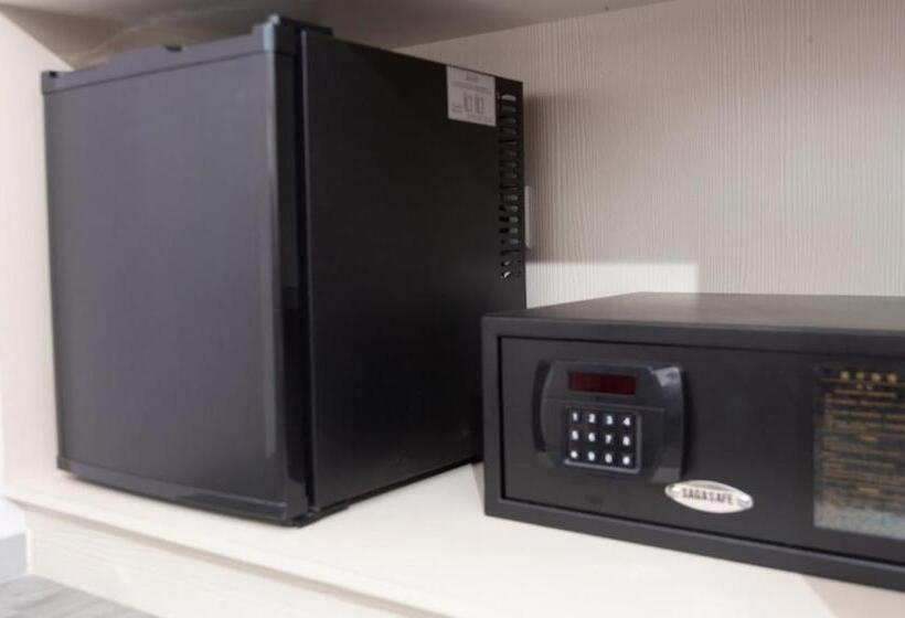 اتاق خانوادگی, The Crown Hotel Klia