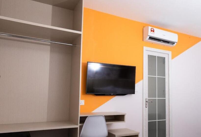 اتاق خانوادگی, The Crown Hotel Klia