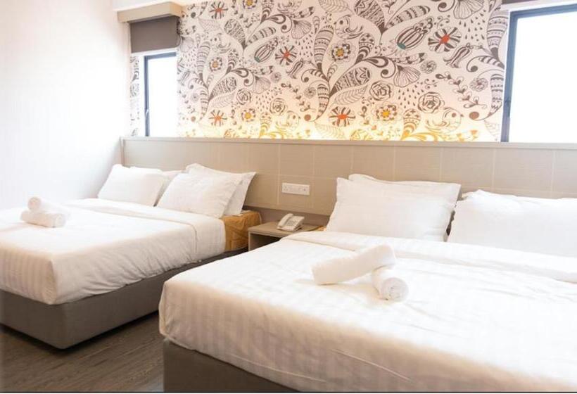 اتاق خانوادگی, The Crown Hotel Klia