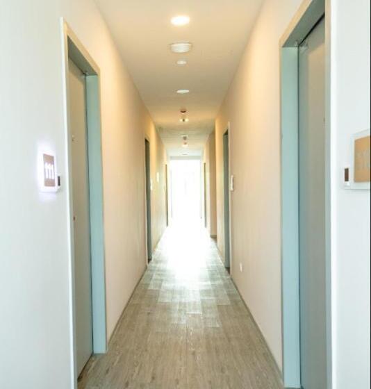 اتاق سوپریور, The Crown Hotel Klia