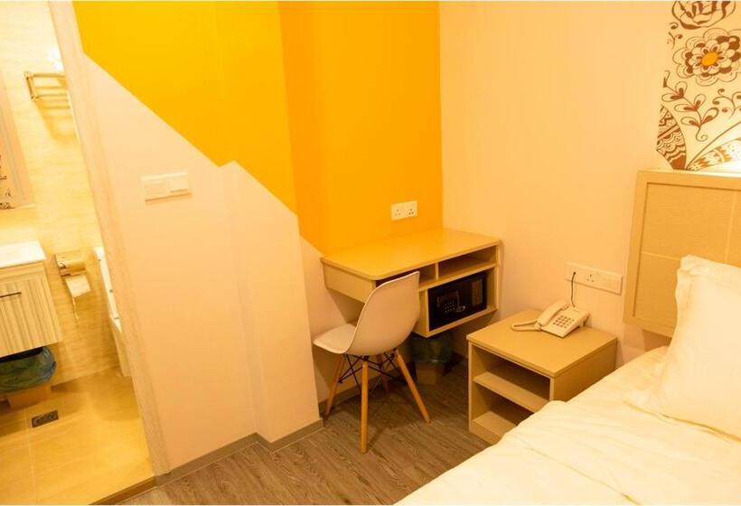 اتاق سوپریور, The Crown Hotel Klia