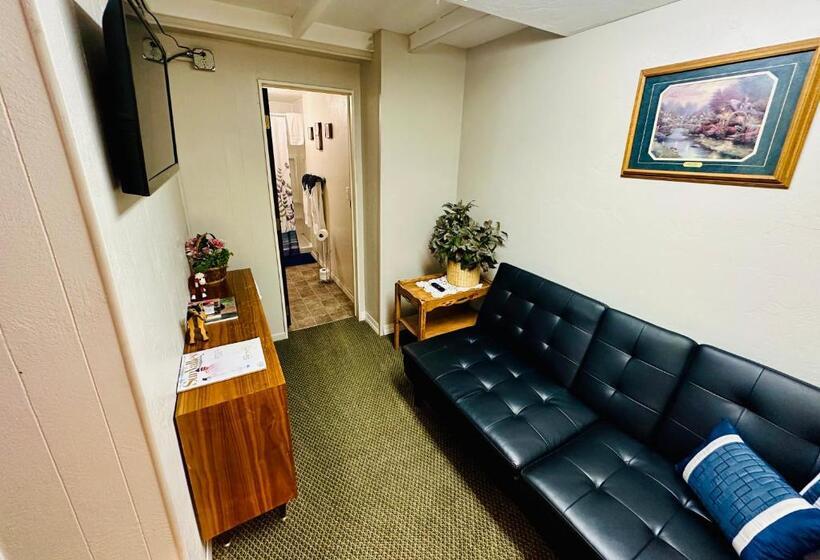 标准间, Salmon River Inn