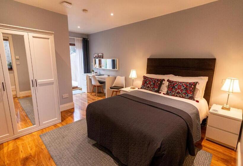 이코노미 룸, Mount Barker