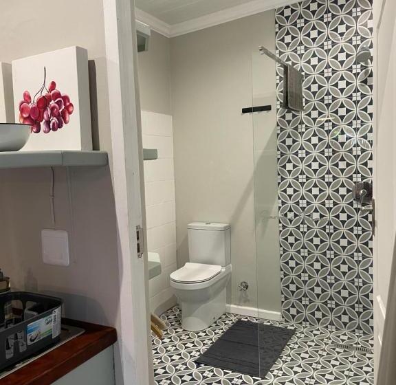 اتاق لوکس با چشم‌انداز باغ, Sarah S Place  Heatherlands,george