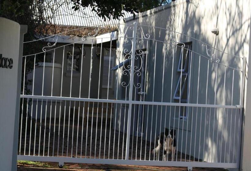 חדר דלוקס, Sarah S Place  Heatherlands,george