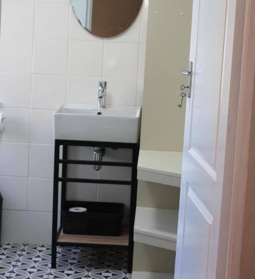 סטודיו משפחתי, Sarah S Place  Heatherlands,george