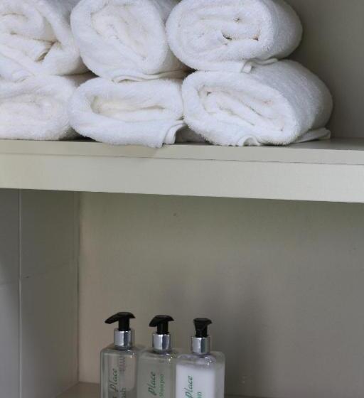 סטודיו משפחתי, Sarah S Place  Heatherlands,george