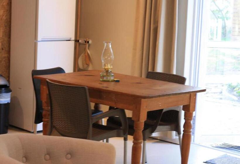 استودیو خانوادگی, Sarah S Place  Heatherlands,george