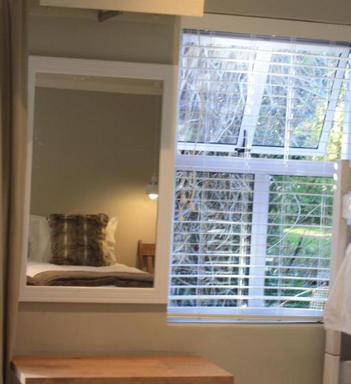 סטודיו משפחתי, Sarah S Place  Heatherlands,george