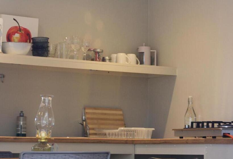 סטודיו משפחתי, Sarah S Place  Heatherlands,george