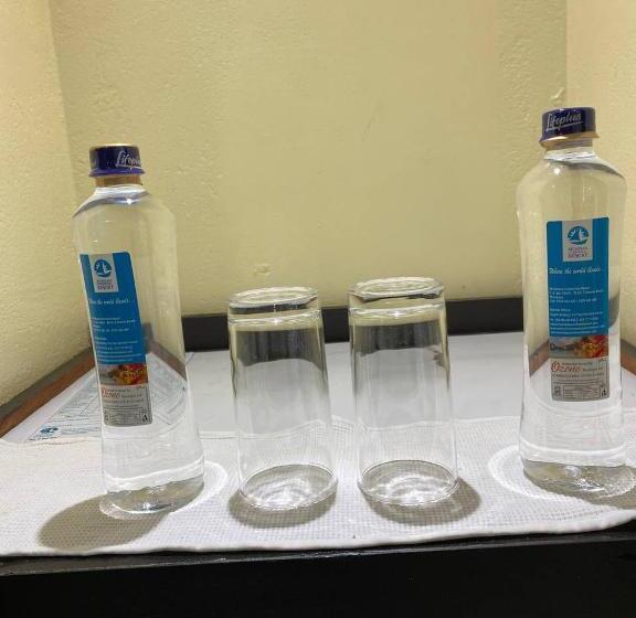 디럭스 룸, Mombasa Continental Resort