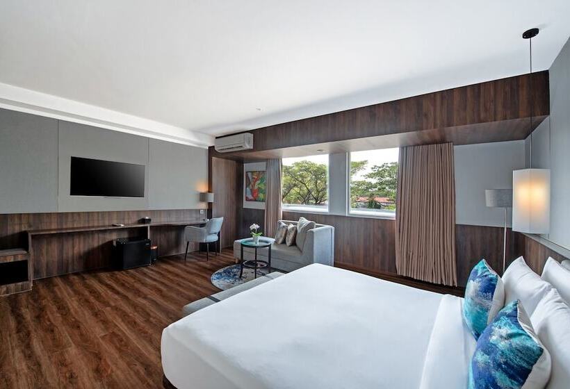 Люкс Повышенной Комфортности, Oakwood Hotel & Apartments Taman Mini Jakarta