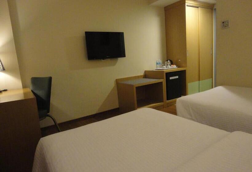 Семейный Номер, The Pavilion