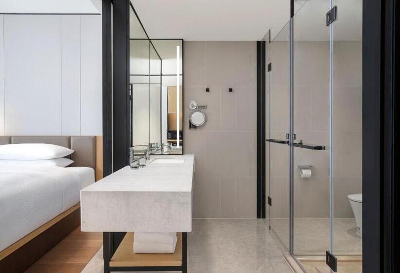 Номер Deluxe Кровать Кинг Вид на Город, Fairfield By Marriott Shenshan Special Cooperation Zone