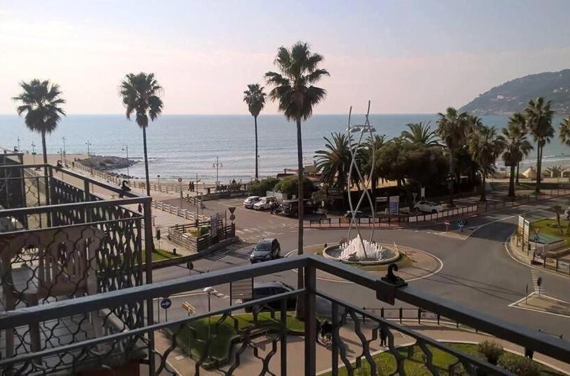 オーシャンビュースタンダードルームバルコニー付き, Moresco