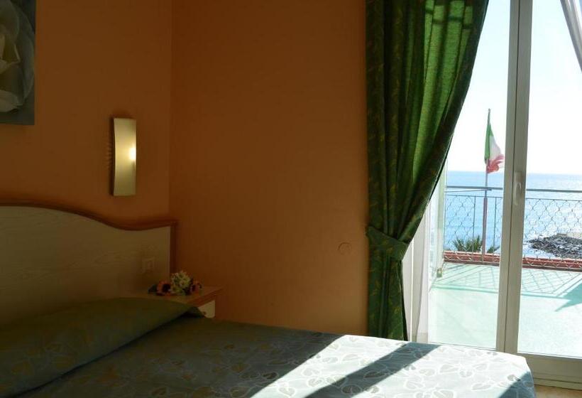 Triple Room Sea View, Moresco