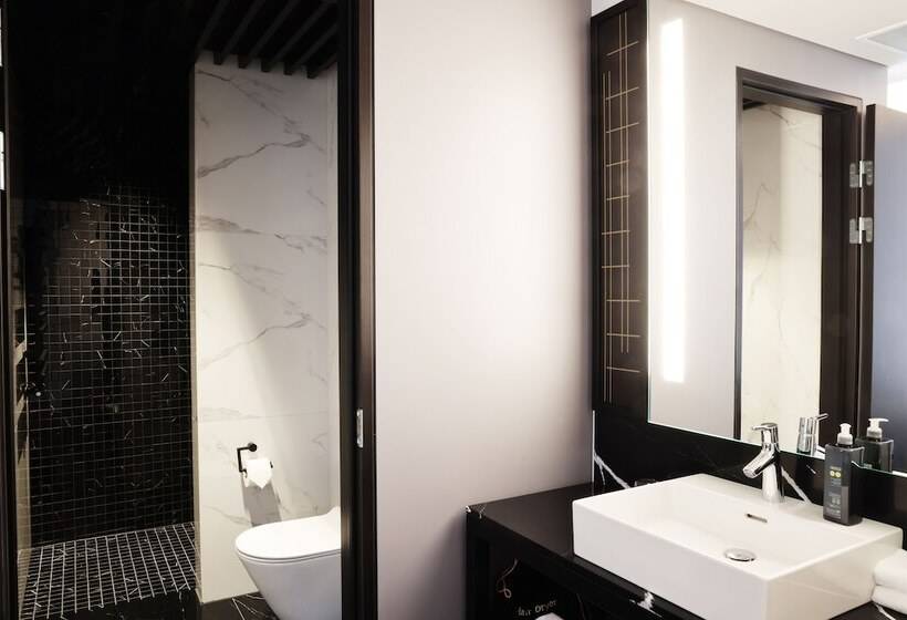 اتاق سوپریور, Reykjavik Saga