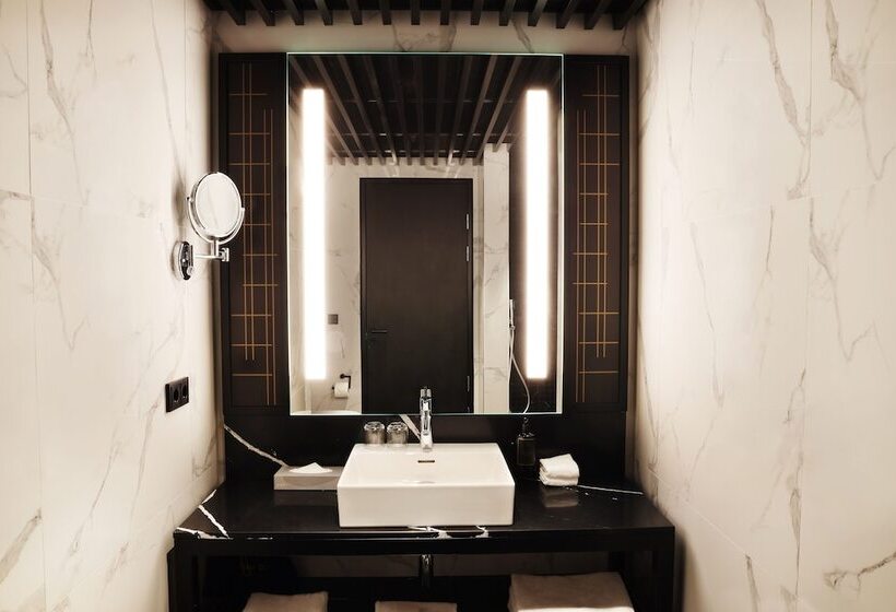 سوییت جونیور, Reykjavik Saga