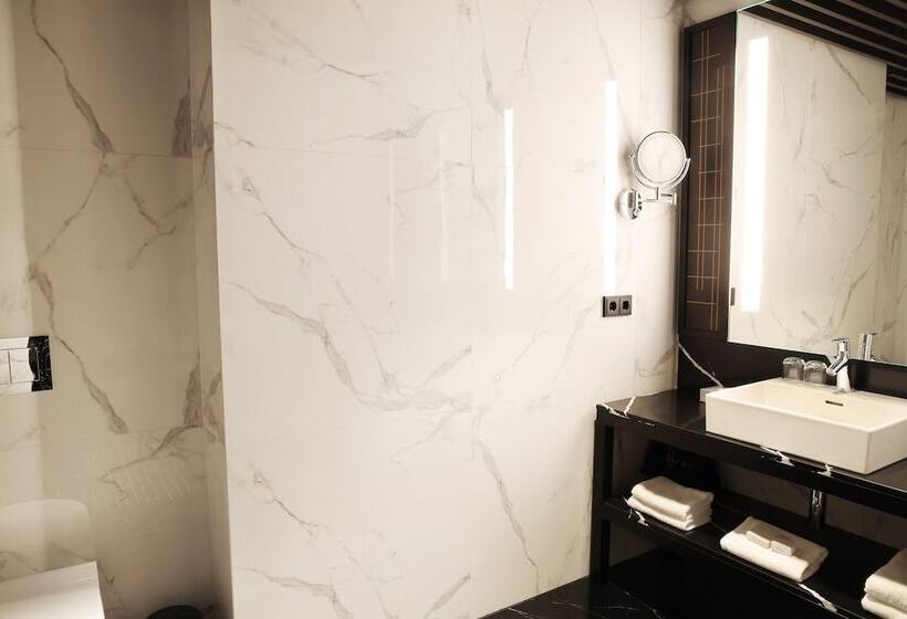 سوییت جونیور, Reykjavik Saga