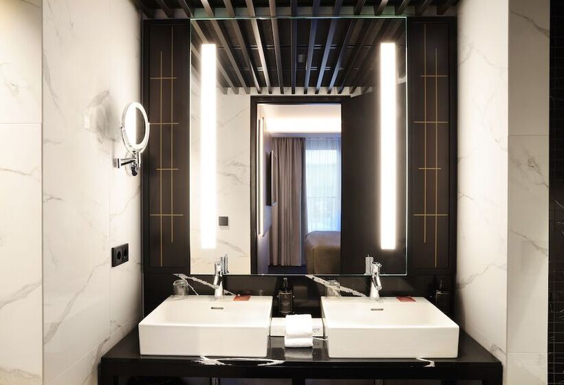 سوییت جونیور, Reykjavik Saga