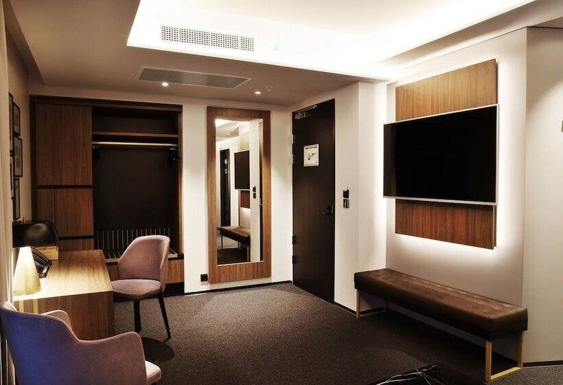 سوییت جونیور, Reykjavik Saga