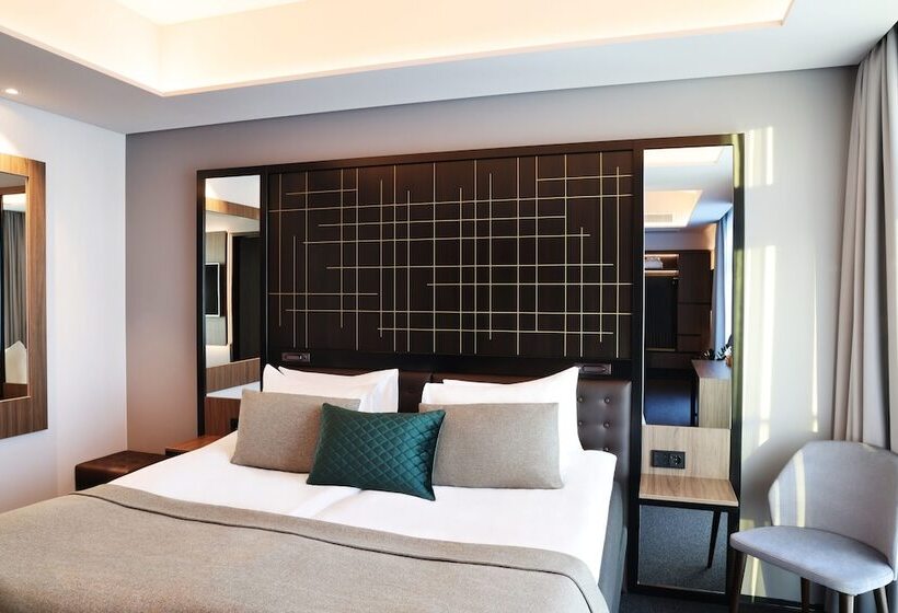 سوییت جونیور, Reykjavik Saga