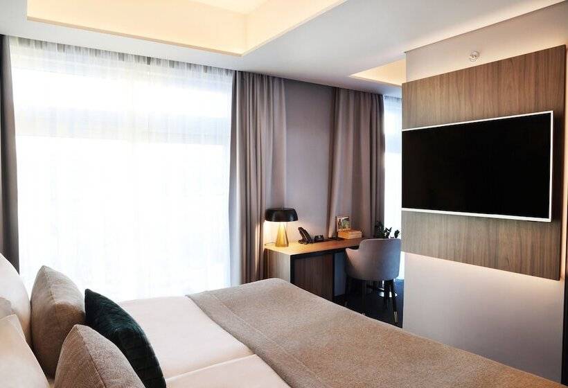 سوییت جونیور, Reykjavik Saga