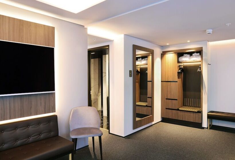 سوییت, Reykjavik Saga