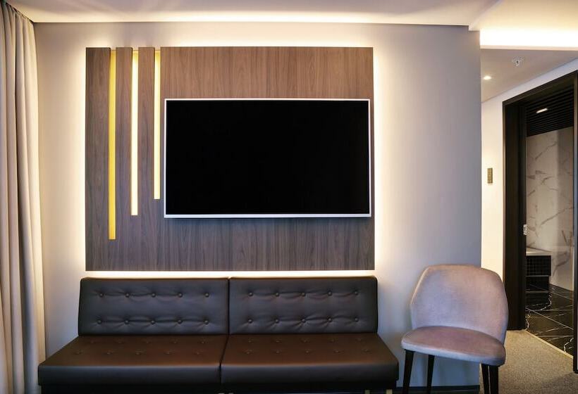 سوییت, Reykjavik Saga